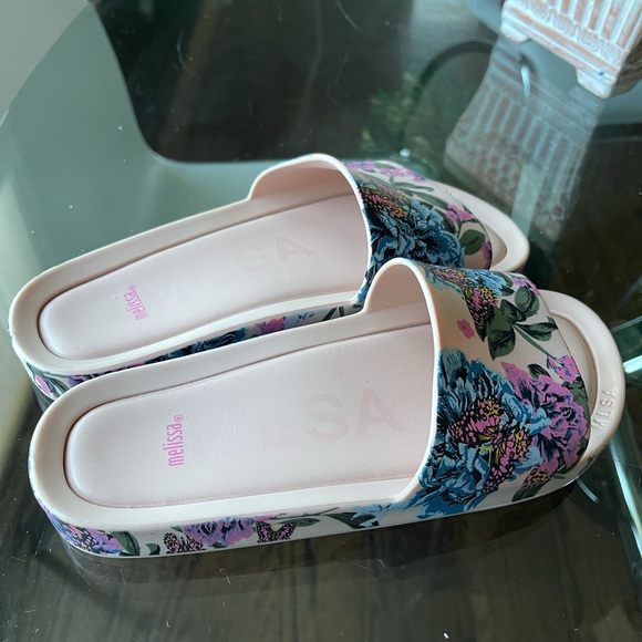 Melissa
Women's Butterfly Pool Slide Sandals - Picture 4 of 9